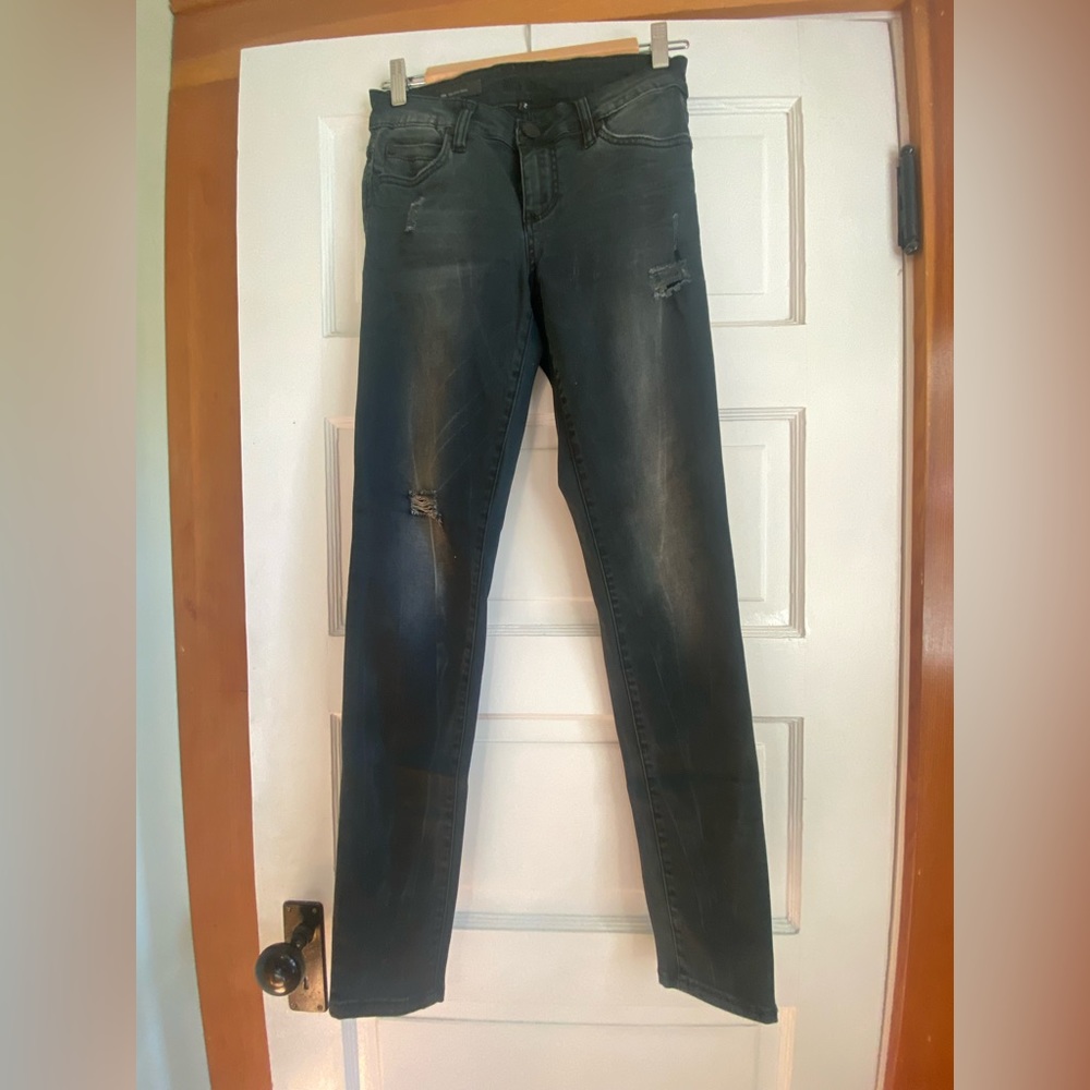Kut from the Kloth Jeans: Mia Toothpick Skinny in Distressed Black: Size 2